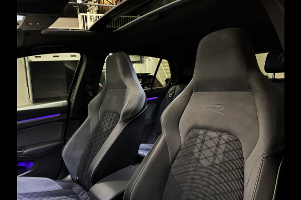 Volkswagen Golf 1.5 eTSI 3x R-Line|PANORAMA|IQ LIGHTS|BLINDSPOT|BOMVOL