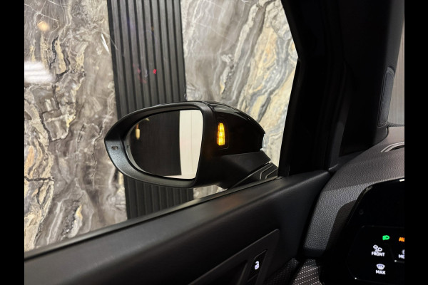Volkswagen Golf 1.5 eTSI 3x R-Line|PANORAMA|IQ LIGHTS|BLINDSPOT|BOMVOL