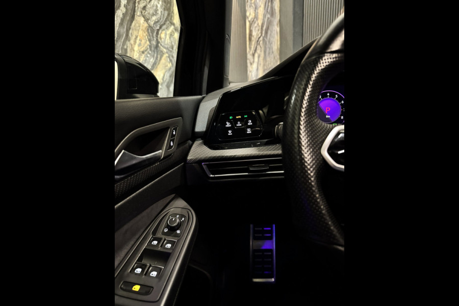 Volkswagen Golf 1.5 eTSI 3x R-Line|PANORAMA|IQ LIGHTS|BLINDSPOT|BOMVOL