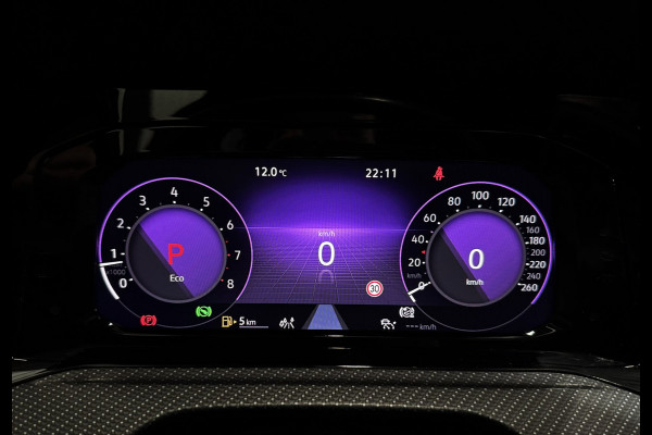 Volkswagen Golf 1.5 eTSI 3x R-Line|PANORAMA|IQ LIGHTS|BLINDSPOT|BOMVOL