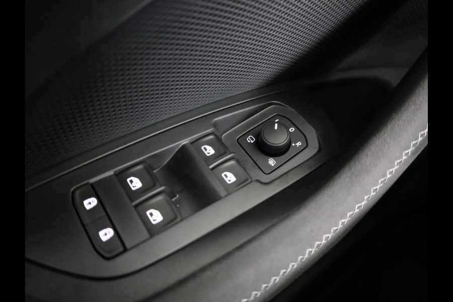 Škoda Kodiaq Sportline Business PHEV 1.5 TSI 204pk DSG | Panoramadak | Wegklapbare trekhaak | 20 inch lichtmetalen velgen| Winter pakket | Verwarmbare vooruit