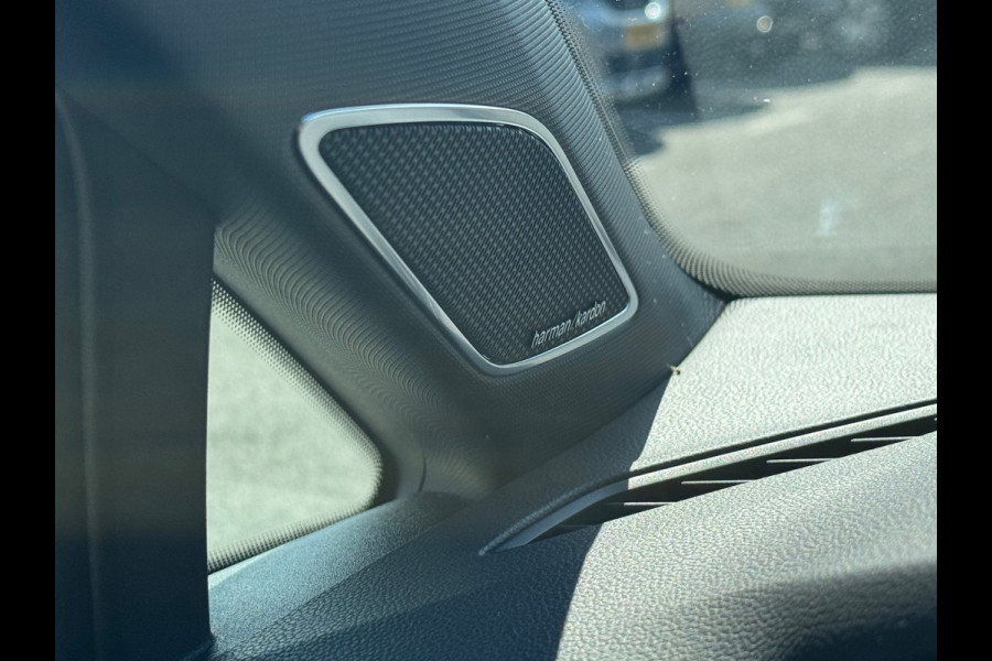 Volkswagen Golf 2.0 TSI R 4Motion DSG Pano AKRA IQ HUD Drift modes