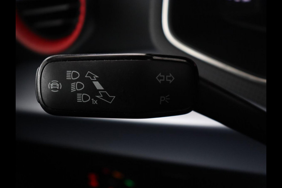 Seat Ibiza 1.0 EcoTSI FR Intense | Stoelverwarming | Adaptive cruise | Leder/Alcantara | Camera | Carplay | Virtual Cockpit | Full LED | Navigatie | Climate control | Parkeerhulp | Bluetooth