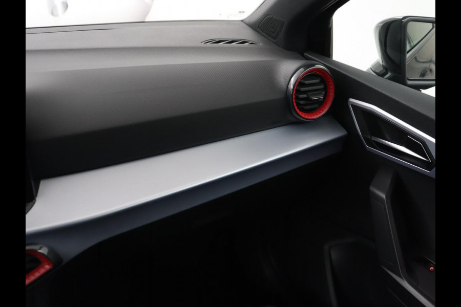 Seat Ibiza 1.0 EcoTSI FR Intense | Stoelverwarming | Adaptive cruise | Leder/Alcantara | Camera | Carplay | Virtual Cockpit | Full LED | Navigatie | Climate control | Parkeerhulp | Bluetooth