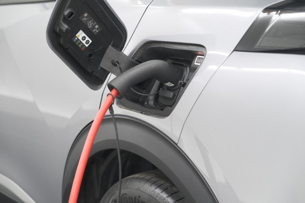 Peugeot e-2008 EV GT 50 kWh | 3 Fase | 360 Camera | Adaptieve Cruise Control | Dodehoekdetectie