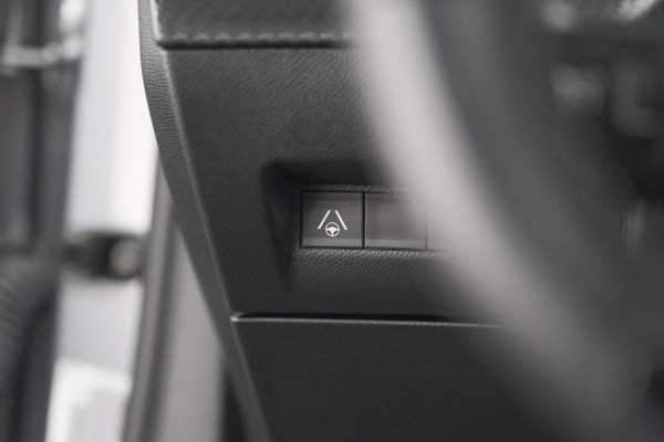 Peugeot e-2008 EV GT 50 kWh | 3 Fase | 360 Camera | Adaptieve Cruise Control | Dodehoekdetectie
