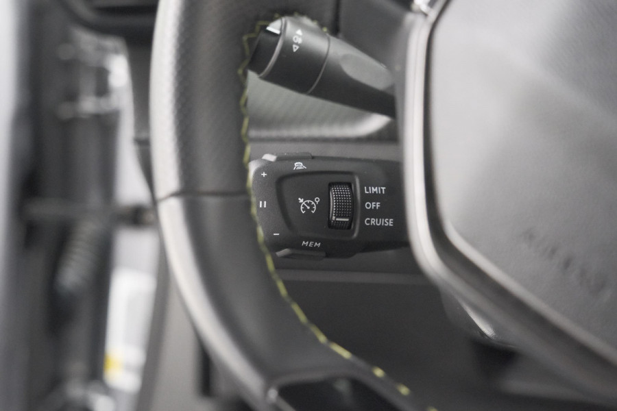 Peugeot e-2008 EV GT 50 kWh | 3 Fase | 360 Camera | Adaptieve Cruise Control | Dodehoekdetectie