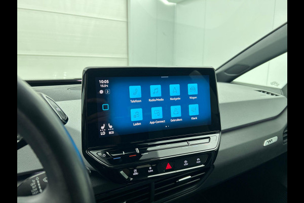 Volkswagen ID.3 First Plus 58 kWh Navigatie Apple Carplay/Android Auto Camera Parkeersensoren Adaptive Cruise Control Full LED Matrix Stoel- en stuurverwarming Lichtmetalen velgen Climate Control