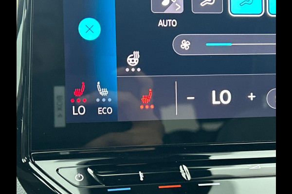 Volkswagen ID.3 First Plus 58 kWh Navigatie Apple Carplay/Android Auto Camera Parkeersensoren Adaptive Cruise Control Full LED Matrix Stoel- en stuurverwarming Lichtmetalen velgen Climate Control