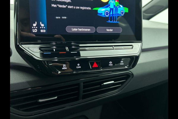 Volkswagen ID.3 First Plus 58 kWh Navigatie Apple Carplay/Android Auto Camera Parkeersensoren Adaptive Cruise Control Full LED Matrix Stoel- en stuurverwarming Lichtmetalen velgen Climate Control