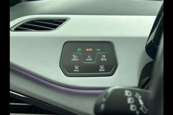 Volkswagen ID.3 First Plus 58 kWh Navigatie Apple Carplay/Android Auto Camera Parkeersensoren Adaptive Cruise Control Full LED Matrix Stoel- en stuurverwarming Lichtmetalen velgen Climate Control