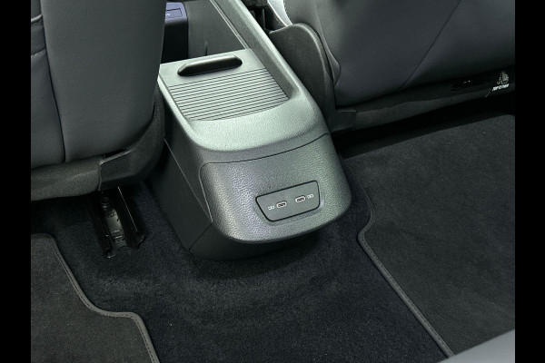 Volkswagen ID.3 First Plus 58 kWh Navigatie Apple Carplay/Android Auto Camera Parkeersensoren Adaptive Cruise Control Full LED Matrix Stoel- en stuurverwarming Lichtmetalen velgen Climate Control