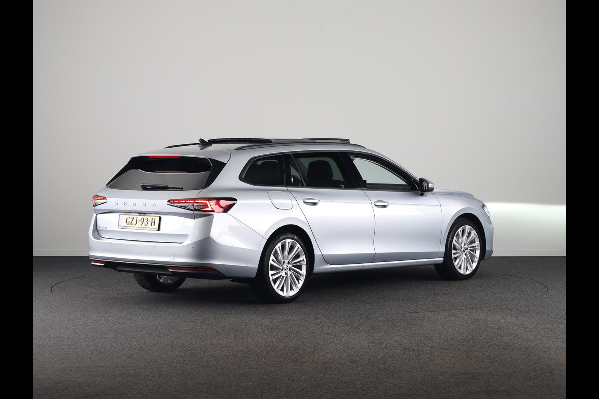 Škoda Superb combi First Edition 1.5 TSI m-HEV 150 pk Automaat (DSG) | Verlengde garantie | Navigatie | Panoramadak | Parkeersensoren | Achteruitrijcamera | Stoelverwarming |