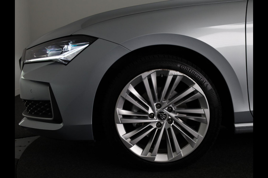 Škoda Superb combi First Edition 1.5 TSI m-HEV 150 pk Automaat (DSG) | Verlengde garantie | Navigatie | Panoramadak | Parkeersensoren | Achteruitrijcamera | Stoelverwarming |