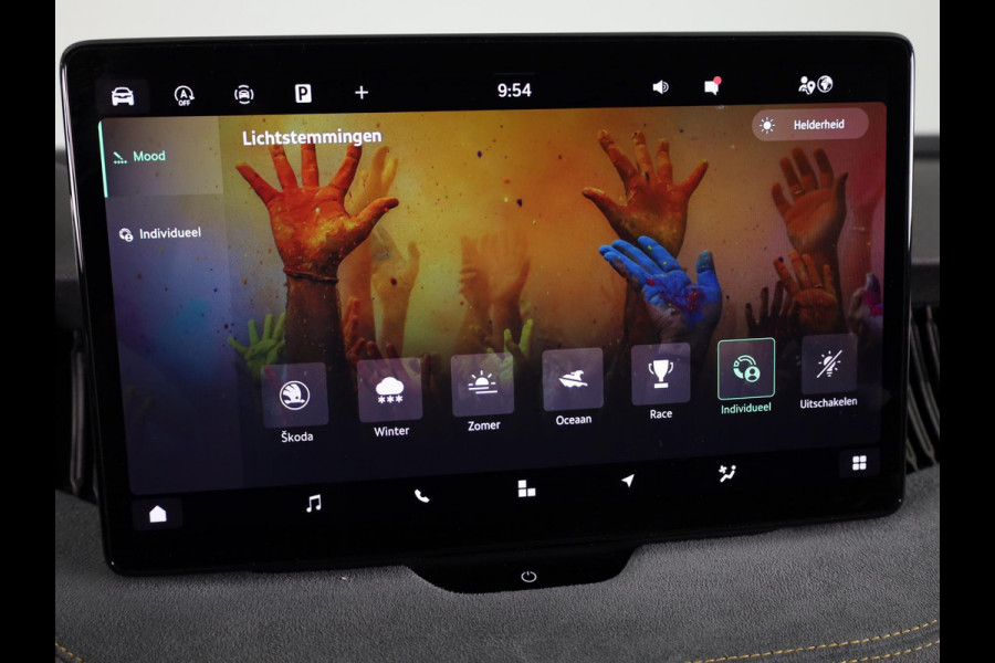 Škoda Superb combi First Edition 1.5 TSI m-HEV 150 pk Automaat (DSG) | Verlengde garantie | Navigatie | Panoramadak | Parkeersensoren | Achteruitrijcamera | Stoelverwarming |