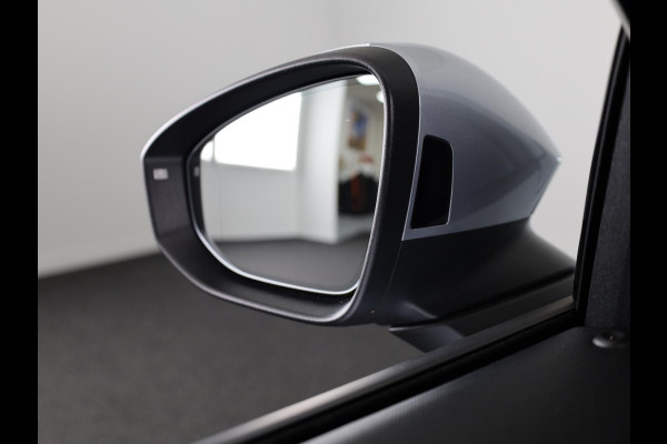 Škoda Superb combi First Edition 1.5 TSI m-HEV 150 pk Automaat (DSG) | Verlengde garantie | Navigatie | Panoramadak | Parkeersensoren | Achteruitrijcamera | Stoelverwarming |