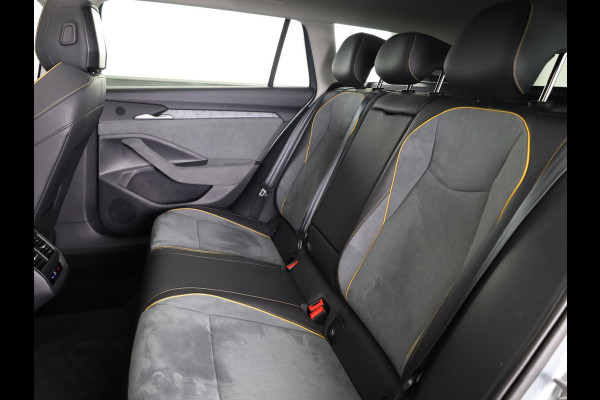 Škoda Superb combi First Edition 1.5 TSI m-HEV 150 pk Automaat (DSG) | Verlengde garantie | Navigatie | Panoramadak | Parkeersensoren | Achteruitrijcamera | Stoelverwarming |