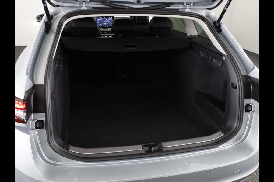 Škoda Superb combi First Edition 1.5 TSI m-HEV 150 pk Automaat (DSG) | Verlengde garantie | Navigatie | Panoramadak | Parkeersensoren | Achteruitrijcamera | Stoelverwarming |
