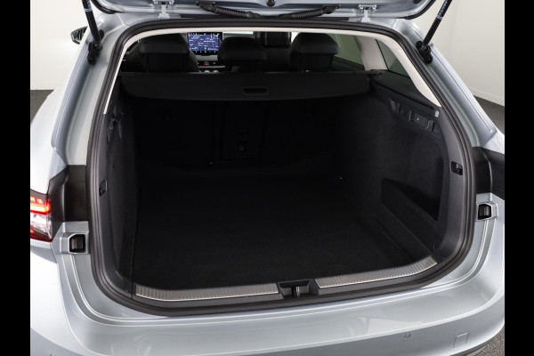 Škoda Superb combi First Edition 1.5 TSI m-HEV 150 pk Automaat (DSG) | Verlengde garantie | Navigatie | Panoramadak | Parkeersensoren | Achteruitrijcamera | Stoelverwarming |