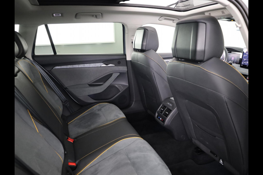Škoda Superb combi First Edition 1.5 TSI m-HEV 150 pk Automaat (DSG) | Verlengde garantie | Navigatie | Panoramadak | Parkeersensoren | Achteruitrijcamera | Stoelverwarming |