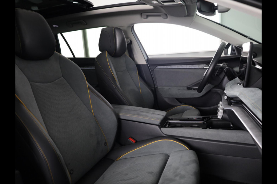 Škoda Superb combi First Edition 1.5 TSI m-HEV 150 pk Automaat (DSG) | Verlengde garantie | Navigatie | Panoramadak | Parkeersensoren | Achteruitrijcamera | Stoelverwarming |