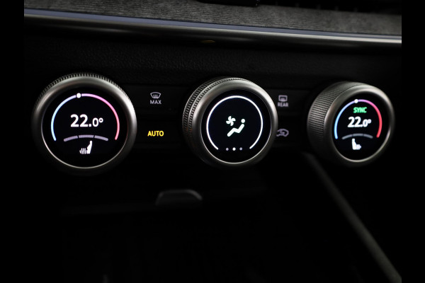 Škoda Superb combi First Edition 1.5 TSI m-HEV 150 pk Automaat (DSG) | Verlengde garantie | Navigatie | Panoramadak | Parkeersensoren | Achteruitrijcamera | Stoelverwarming |