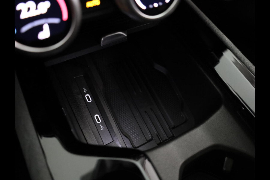 Škoda Superb combi First Edition 1.5 TSI m-HEV 150 pk Automaat (DSG) | Verlengde garantie | Navigatie | Panoramadak | Parkeersensoren | Achteruitrijcamera | Stoelverwarming |