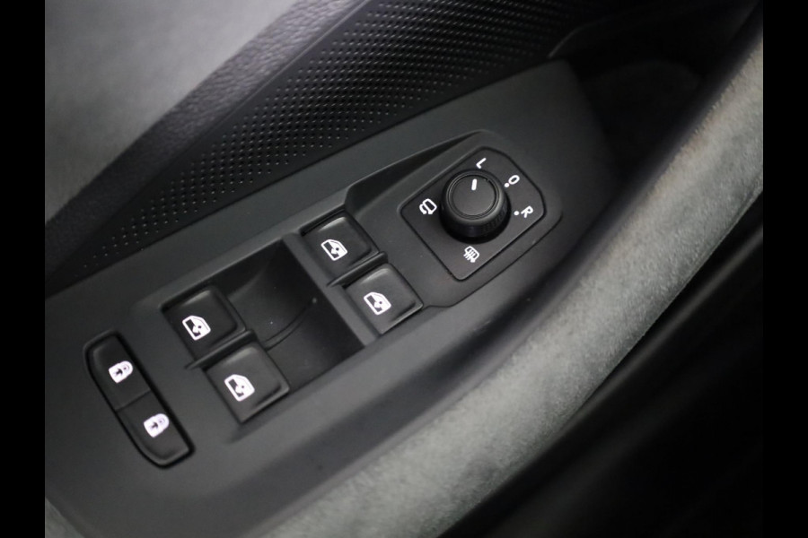 Škoda Superb combi First Edition 1.5 TSI m-HEV 150 pk Automaat (DSG) | Verlengde garantie | Navigatie | Panoramadak | Parkeersensoren | Achteruitrijcamera | Stoelverwarming |