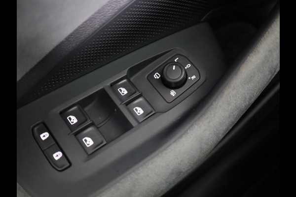 Škoda Superb combi First Edition 1.5 TSI m-HEV 150 pk Automaat (DSG) | Verlengde garantie | Navigatie | Panoramadak | Parkeersensoren | Achteruitrijcamera | Stoelverwarming |