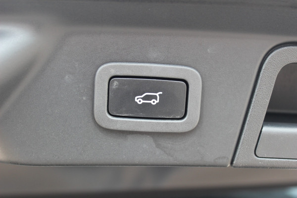 Land Rover Range Rover Velar 2.0 P250 Turbo AWD HSE R Dynamic / 360Camera / Luxe Leder / Keyless / Matrix LED / 21'' / CarPlay / Stoelverwarming / Dodehoek / DAB / ACC