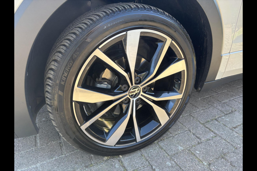 Volkswagen T-Cross 1.5 TSI R-Line Edition Camera | Adaptive Cruise | Stoeverwarming | Apple Carplay