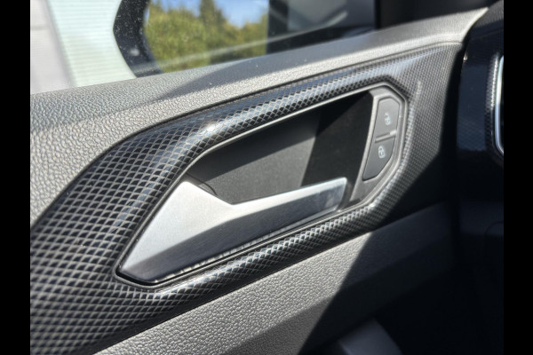 Volkswagen T-Cross 1.5 TSI R-Line Edition Camera | Adaptive Cruise | Stoeverwarming | Apple Carplay