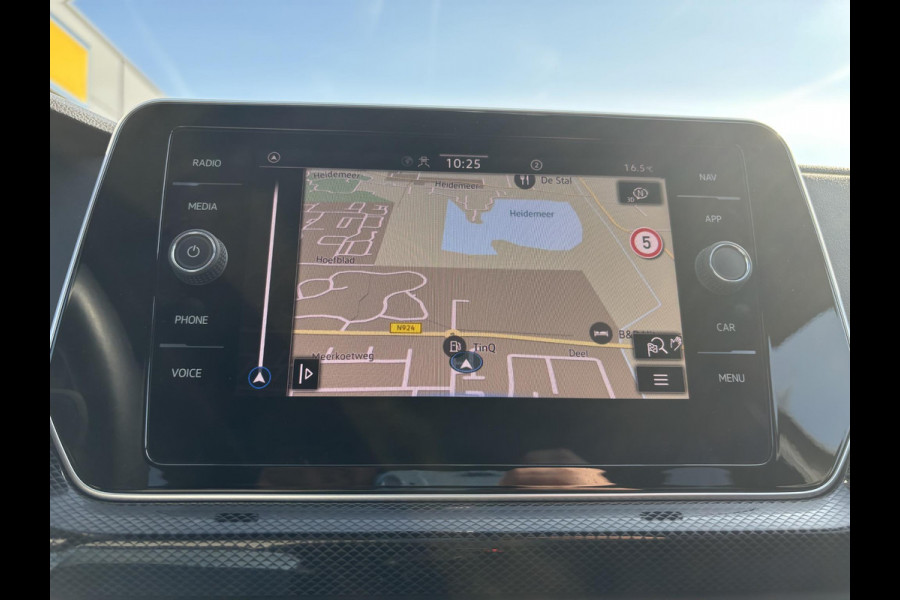 Volkswagen T-Cross 1.5 TSI R-Line Edition Camera | Adaptive Cruise | Stoeverwarming | Apple Carplay