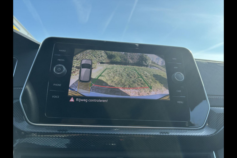 Volkswagen T-Cross 1.5 TSI R-Line Edition Camera | Adaptive Cruise | Stoeverwarming | Apple Carplay