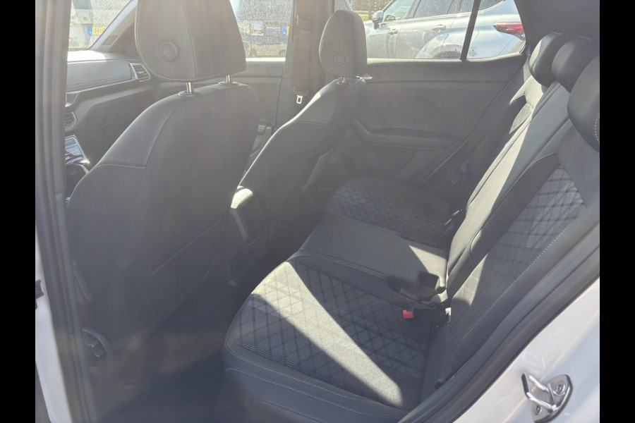 Volkswagen T-Cross 1.5 TSI R-Line Edition Camera | Adaptive Cruise | Stoeverwarming | Apple Carplay
