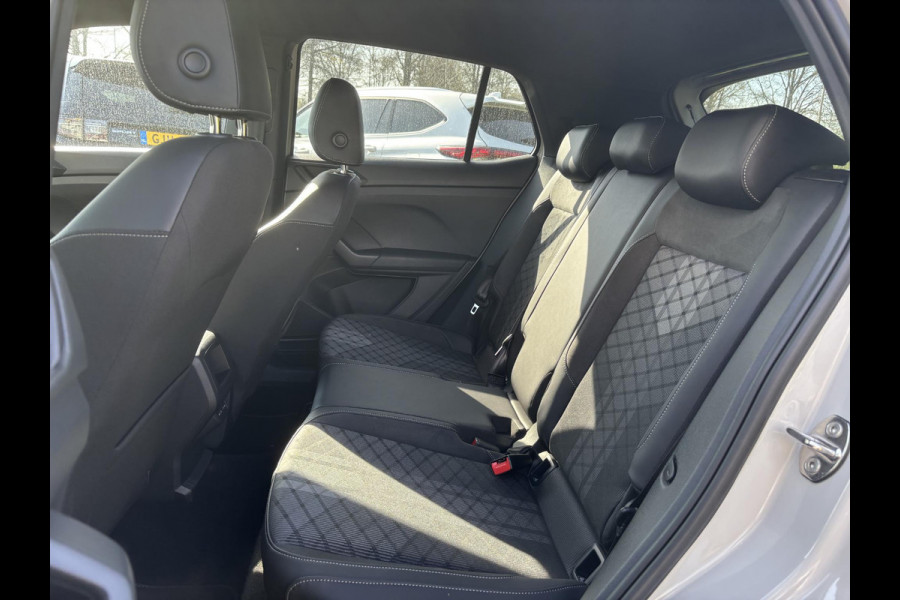 Volkswagen T-Cross 1.5 TSI R-Line Edition Camera | Adaptive Cruise | Stoeverwarming | Apple Carplay