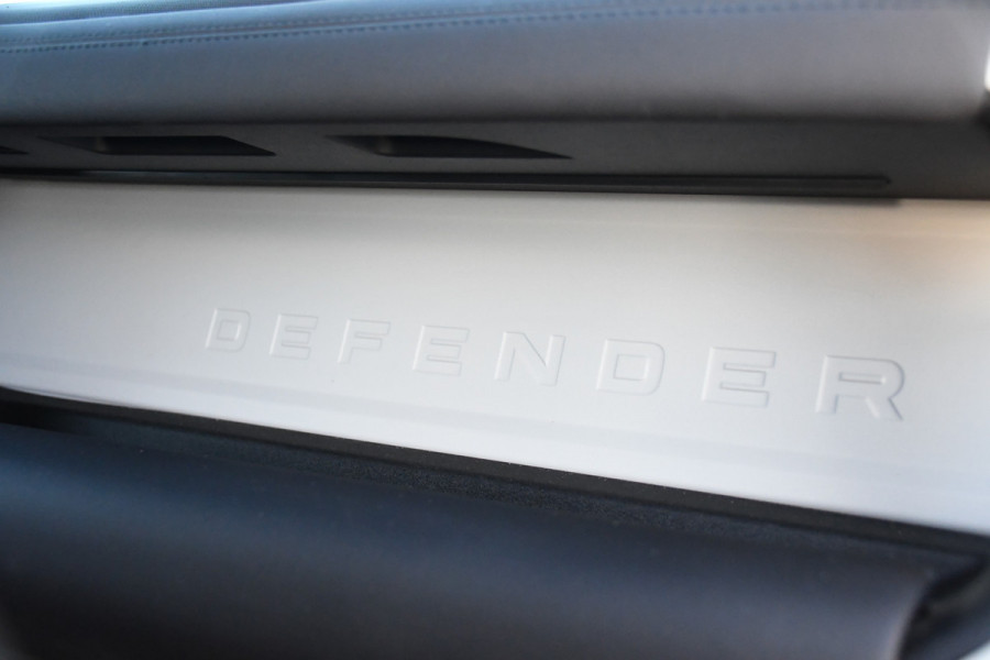 Land Rover Defender Hard Top 3.0 D250 110 MHEV S 360 Camera, Carplay, Automaat, Cruise, Grijs kenteken, 249pk, Leder, LED, Stuurverwarming, BOM VOL!