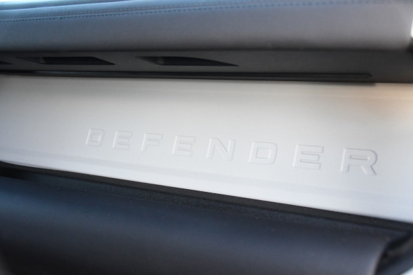Land Rover Defender Hard Top 3.0 D250 110 MHEV S 360 Camera, Carplay, Automaat, Cruise, Grijs kenteken, 249pk, Leder, LED, Stuurverwarming, BOM VOL!