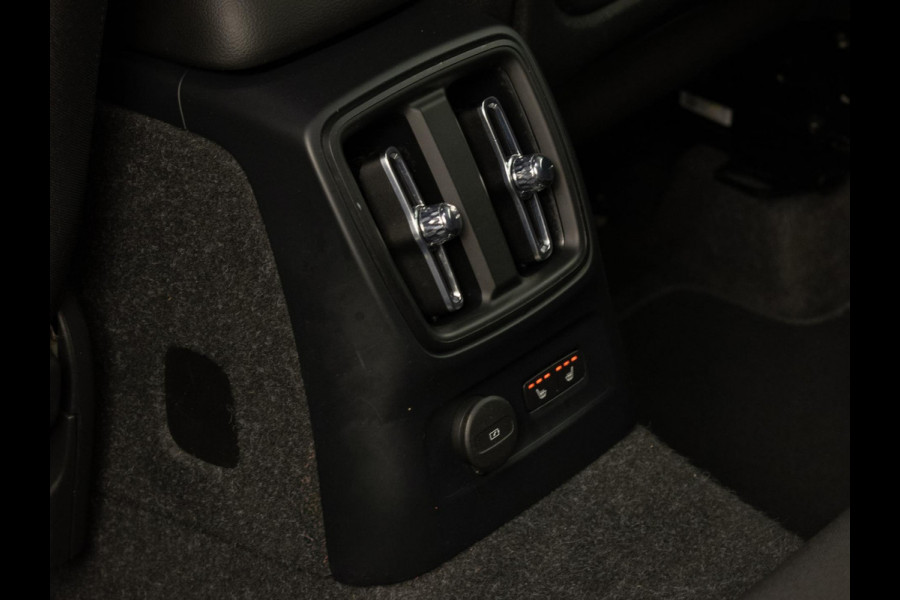 Volvo XC40 1.5 T4 Recharge Inscription Expression (APPLE CARPLAY,NAVI,LED,SPORTSTOELEN,PDC,LM VELGEN,NETTE STAAT)