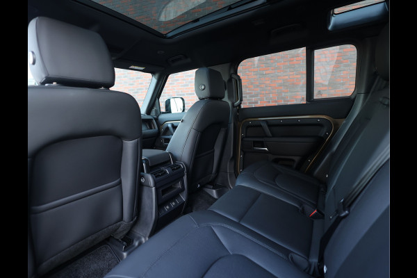 Land Rover Defender P300e X-Dynamic SE | Urban - Pano - Trekhaak