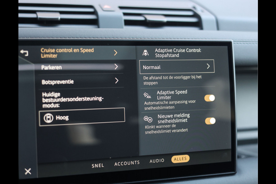 Land Rover Defender P300e X-Dynamic SE | Urban - Pano - Trekhaak