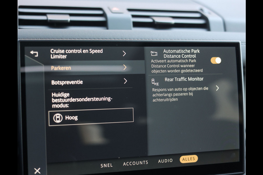 Land Rover Defender P300e X-Dynamic SE | Urban - Pano - Trekhaak