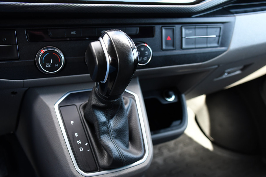 Volkswagen Transporter 2.0 TDI L1H1 28 Bulli Virtual Cockpit, Cruise, Camera, 150pk, LED, Airco, Trekhaak, Uniek!