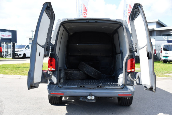 Volkswagen Transporter 2.0 TDI L1H1 28 Bulli Virtual Cockpit, Cruise, Camera, 150pk, LED, Airco, Trekhaak, Uniek!
