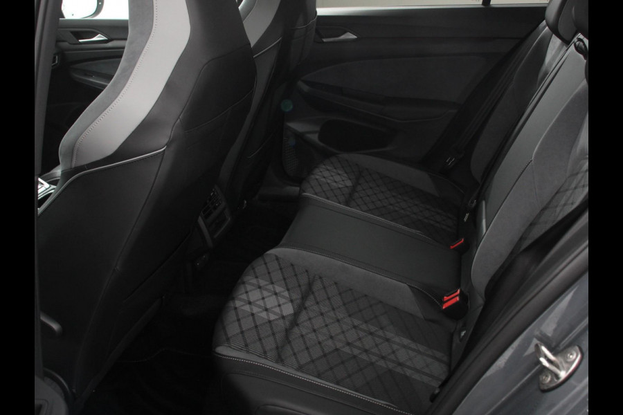 Volkswagen Golf 1.5 eTSI 150pk DSG R-Line Panorama dak Navigatie Apple Carplay/Android Auto Climate Control Camera Dab Extra Getint Glas Adaptive Cruise Control Virtual Cockpit Lichtmetalen Velgen