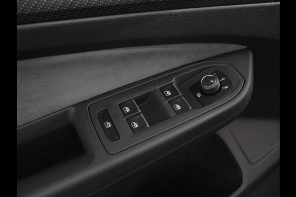 Volkswagen Golf 1.5 eTSI 150pk DSG R-Line Panorama dak Navigatie Apple Carplay/Android Auto Climate Control Camera Dab Extra Getint Glas Adaptive Cruise Control Virtual Cockpit Lichtmetalen Velgen