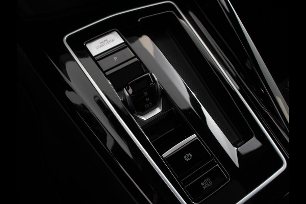 Volkswagen Golf 1.5 eTSI 150pk DSG R-Line Panorama dak Navigatie Apple Carplay/Android Auto Climate Control Camera Dab Extra Getint Glas Adaptive Cruise Control Virtual Cockpit Lichtmetalen Velgen