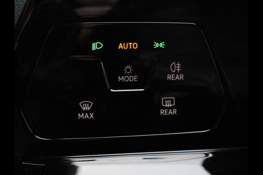 Volkswagen Golf 1.5 eTSI 150pk DSG R-Line Panorama dak Navigatie Apple Carplay/Android Auto Climate Control Camera Dab Extra Getint Glas Adaptive Cruise Control Virtual Cockpit Lichtmetalen Velgen