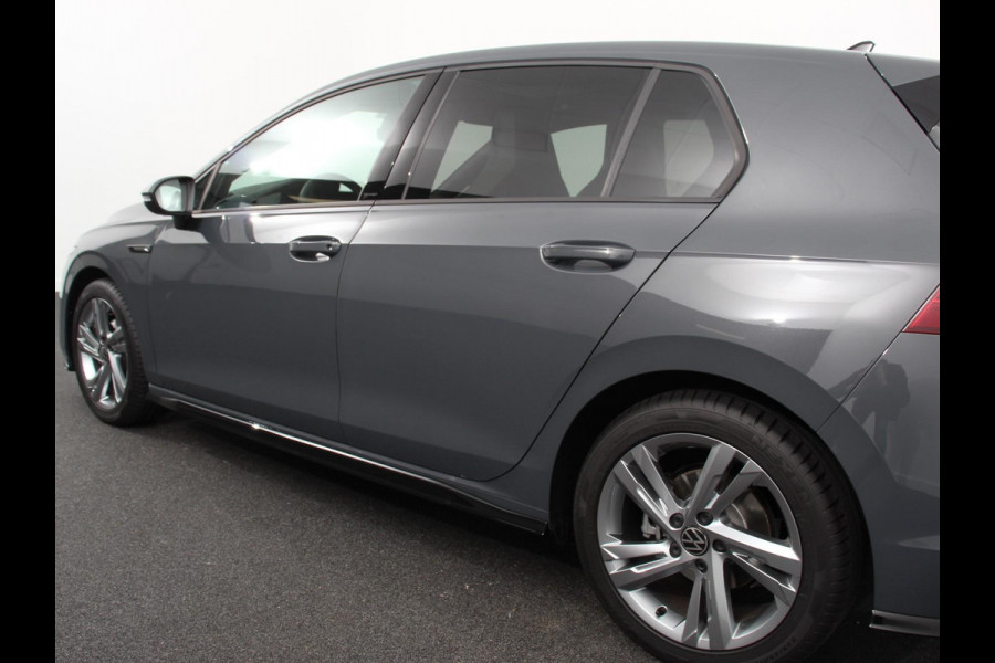 Volkswagen Golf 1.5 eTSI 150pk DSG R-Line Panorama dak Navigatie Apple Carplay/Android Auto Climate Control Camera Dab Extra Getint Glas Adaptive Cruise Control Virtual Cockpit Lichtmetalen Velgen