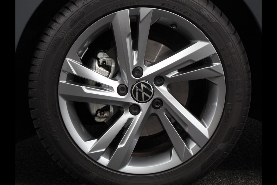 Volkswagen Golf 1.5 eTSI 150pk DSG R-Line Panorama dak Navigatie Apple Carplay/Android Auto Climate Control Camera Dab Extra Getint Glas Adaptive Cruise Control Virtual Cockpit Lichtmetalen Velgen